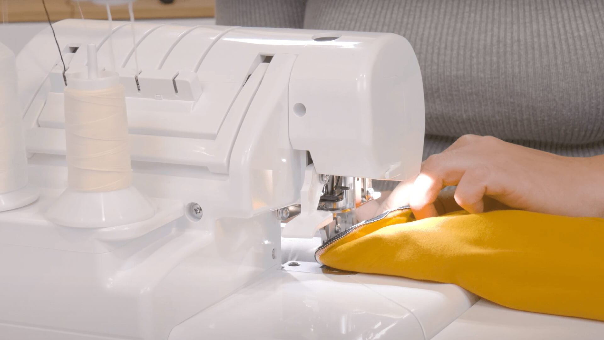 Overlock-Maschinen sind die perfekte Ergänzung zur klassischen Nähmaschine